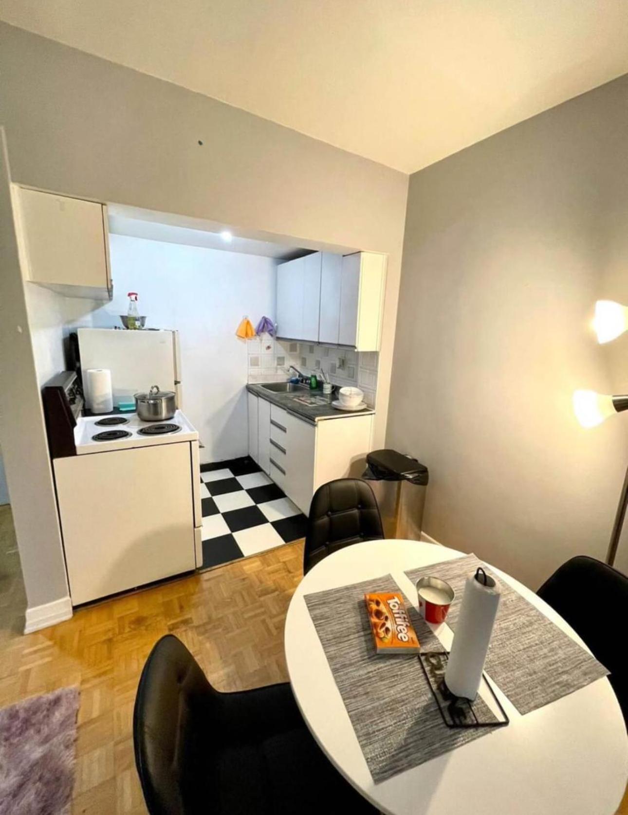 דירות מונטריאול Affordable Cuttie 4 Persons 2 Beds In Downtown מראה חיצוני תמונה