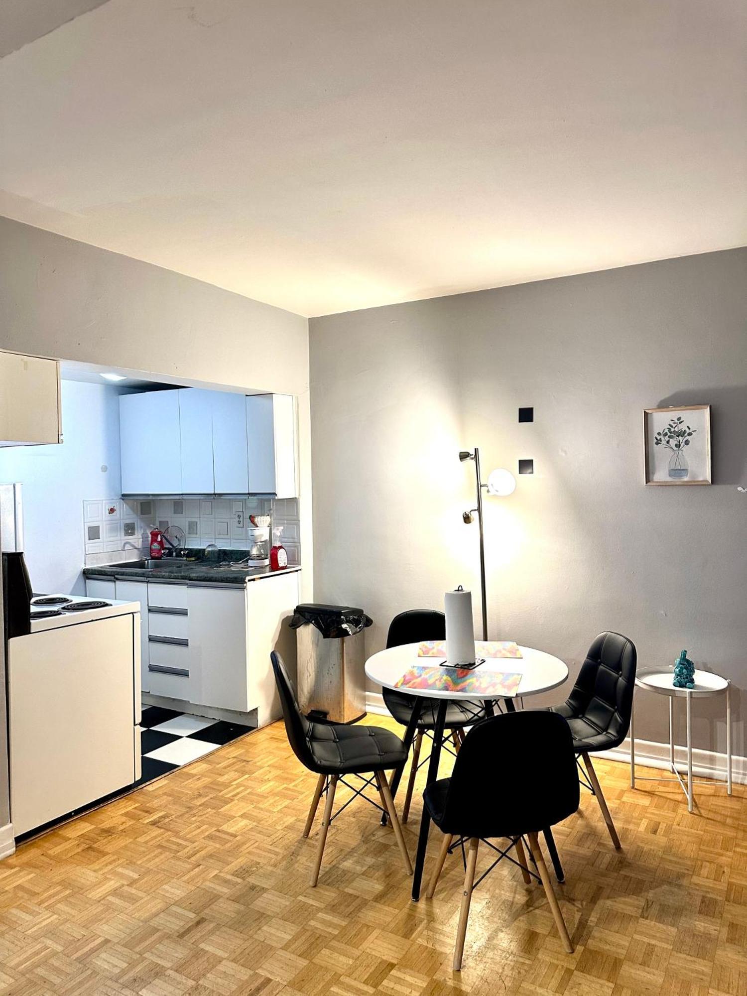 דירות מונטריאול Affordable Cuttie 4 Persons 2 Beds In Downtown מראה חיצוני תמונה